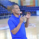 Árbitro Erick Martínez sufre ACV durante juego de la LNB en La Vega