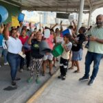 En Los Alcarrizos denuncian que dejan de comprar comida para poder adquirir agua